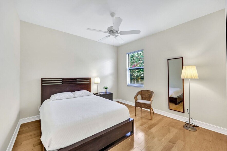 Building Photo - 684 98th Ave N