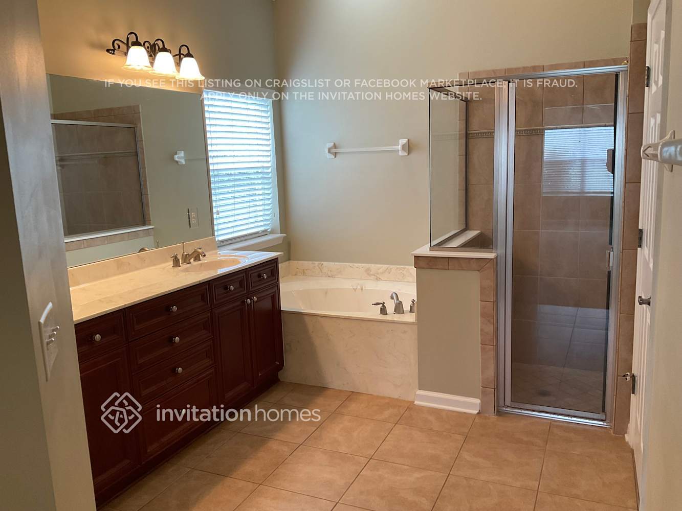 Building Photo - 741 Porta Rosa Circle