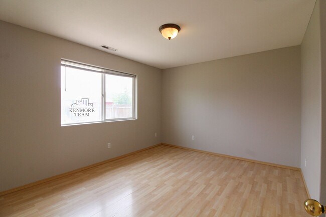 Building Photo - 3 Bedroom, 2 Bath Home in Kennewick