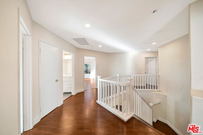 Building Photo - 12440 La Cresta Way