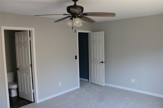 Building Photo - 712 Woodside Creek Dr