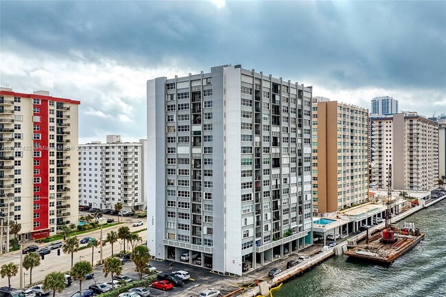 Building Photo - 1400 S Ocean Dr