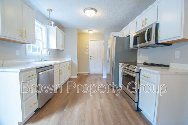 Building Photo - 3685 Pioneer Dr