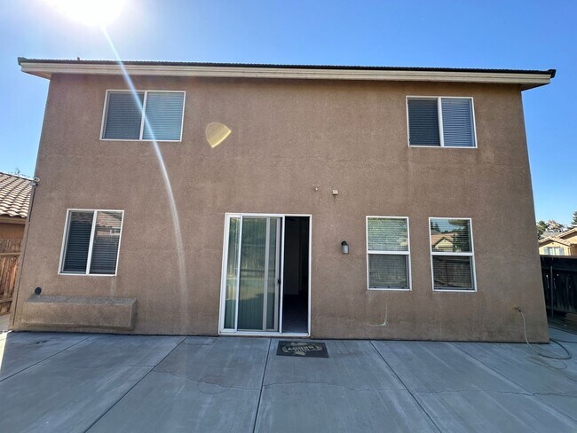Building Photo - Charming 4-Bedroom, 3-Bathroom Home in Silver Creek