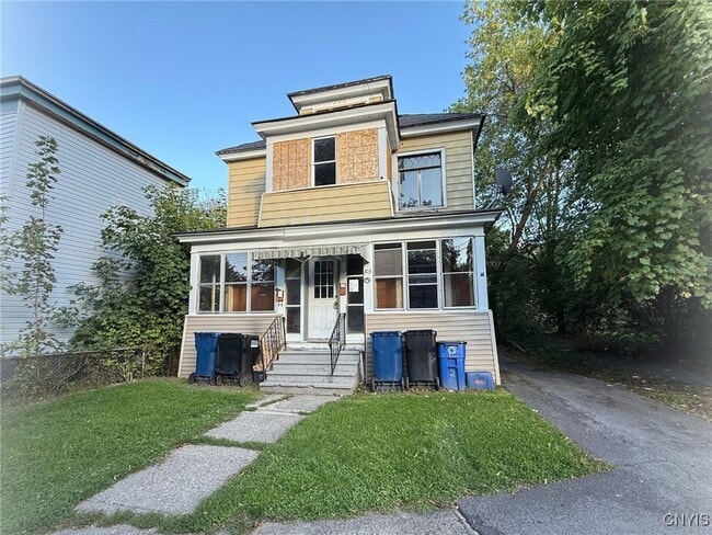 Primary Photo - 103 Bradley St
