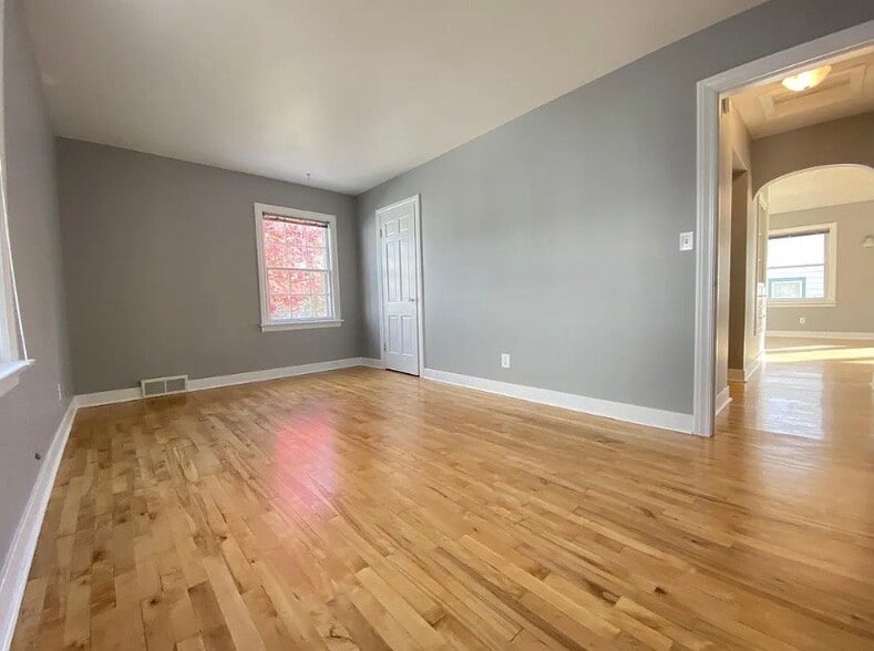 Building Photo - 1536 7th Ave NE