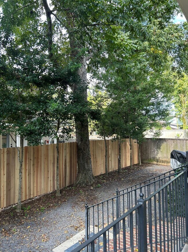 Building Photo - 220 Labarre Dr