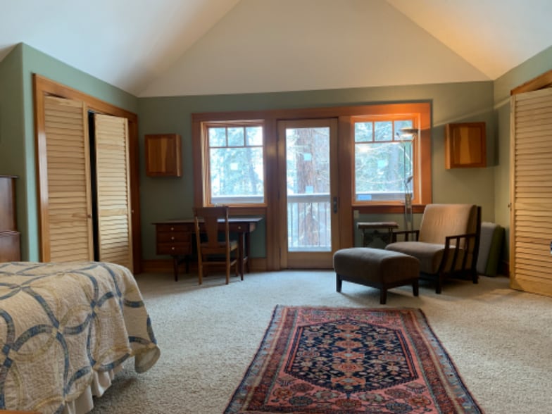 Building Photo - 1005 Creekview Dr