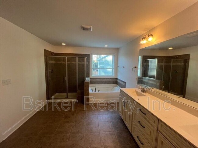 Building Photo - 324 Matilda Pl
