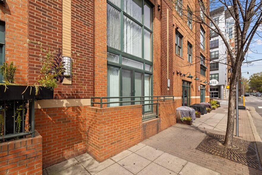 Building Photo - 444 S Blount St