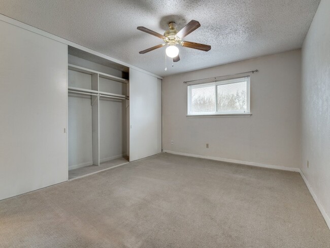 Building Photo - Spacious Updated 2 Bed 2 Bath Unit in Wedg...