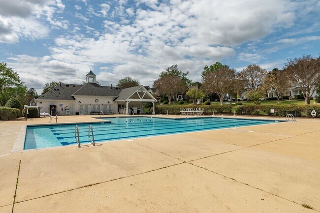 Building Photo - Spacious 5-Bedroom Home with Screened Porch and Office