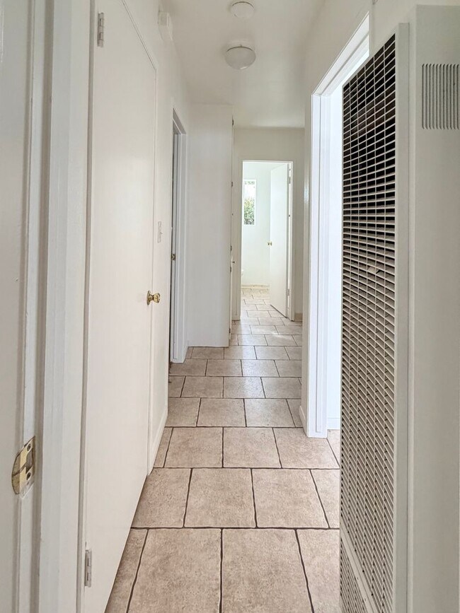 Building Photo - 3325 Porter Ln