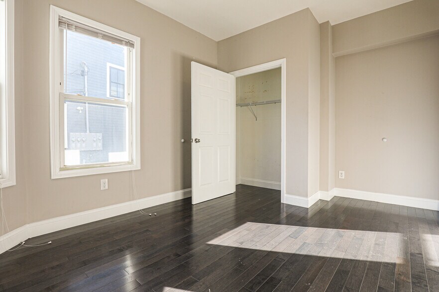 Building Photo - 77 Linden St