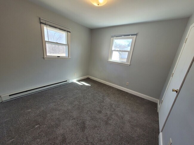 Building Photo - 3204-3206 Runway Ave