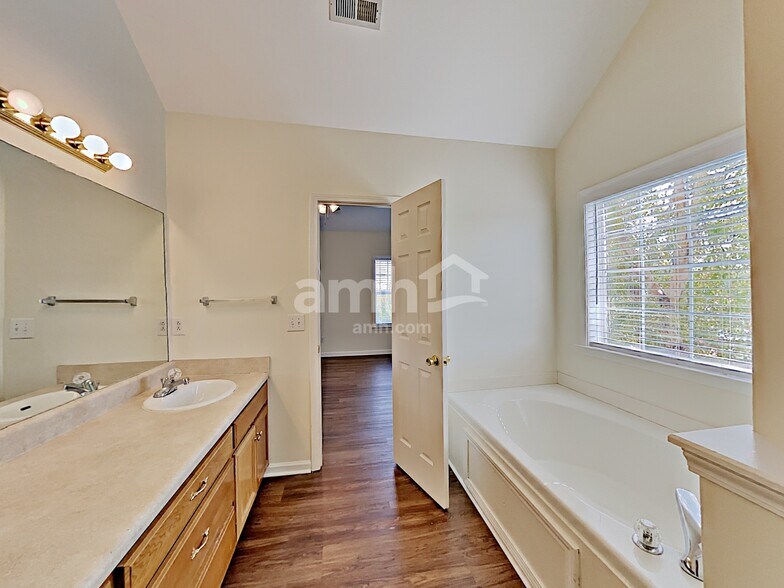 Building Photo - 2659 Hansford Dr