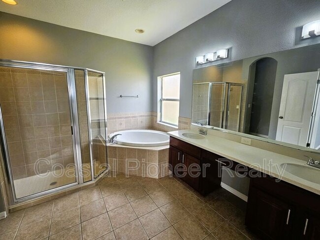 Building Photo - 1824 Mira Lago Cir