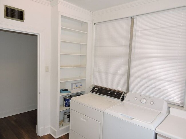 Building Photo - Great home near LSU Lakes
