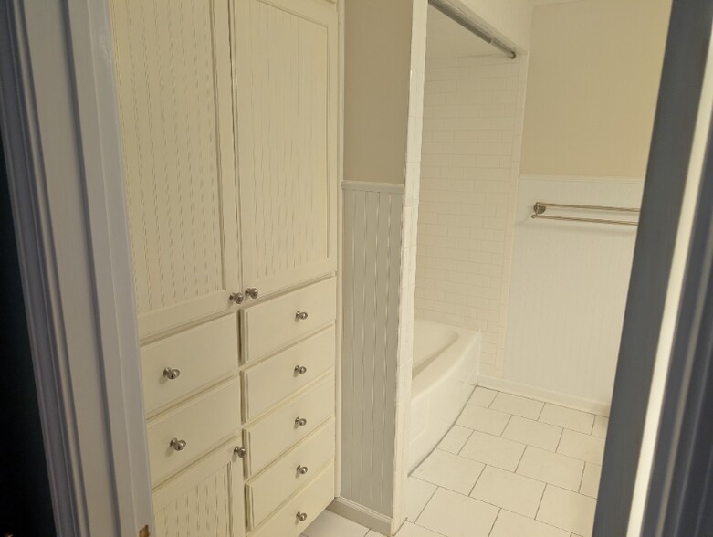 Building Photo - 3001 El Camino Dr