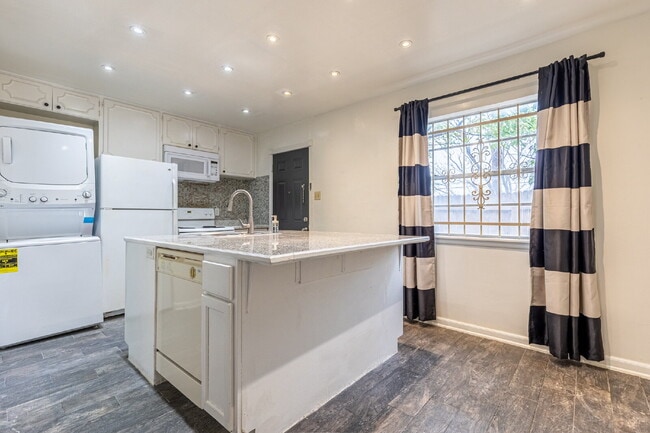 Building Photo - 6427 Wurzbach Rd