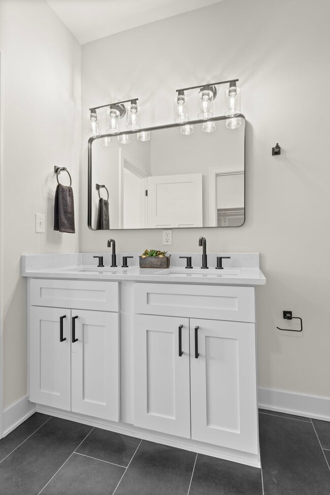 Building Photo - 1405 Deloss St