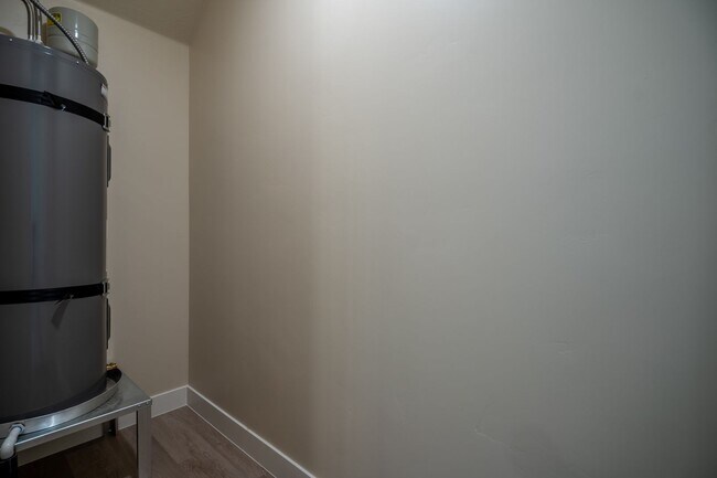 Building Photo - Newer Townhome Near Utah Tech