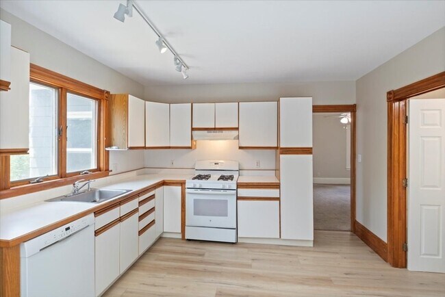 Building Photo - 40 Whitehall St