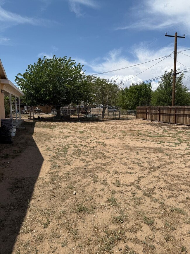 Building Photo - Charming 4-Bedroom Home for Rent in Hesperia, CA!