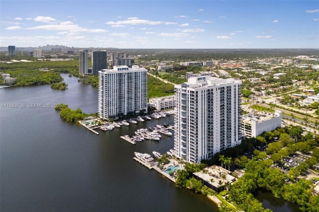 Building Photo - 17301 Biscayne Blvd