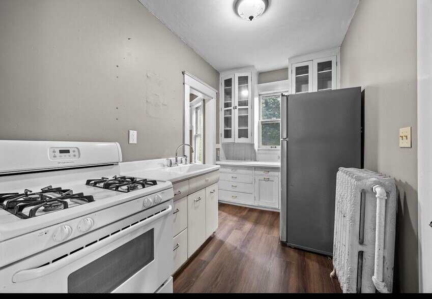 Kitchen - 1217 Grand Ave