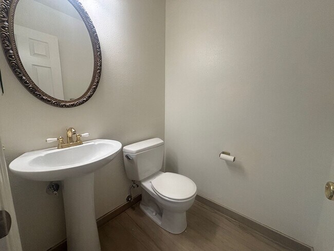 Building Photo - 3 BR Condo in Carlsbad! Close to Walking T...