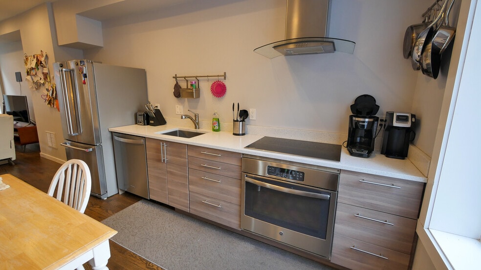 Kitchen - 831 3rd St NE