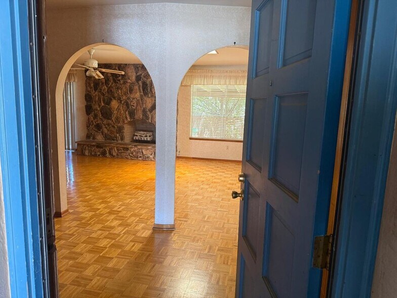 Building Photo - 1731 Miramonte Ct