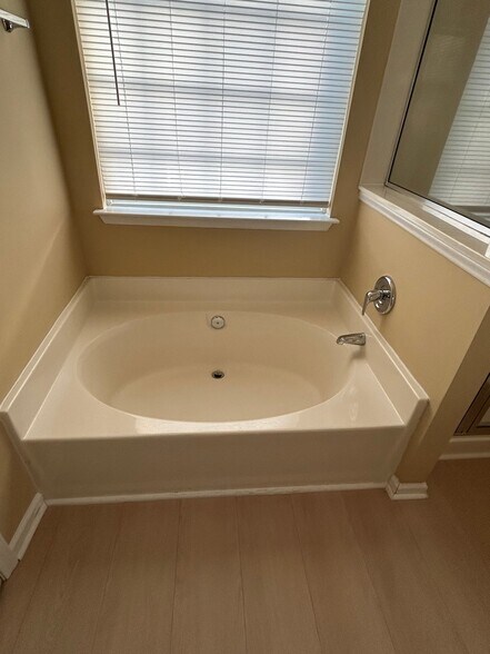 Building Photo - 5516 John McGraw Ln