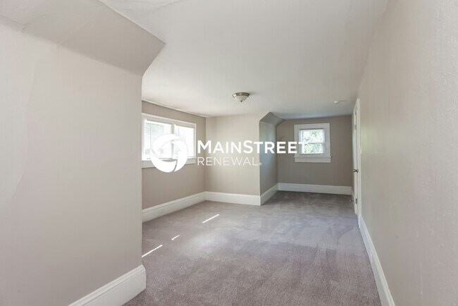 Building Photo - 4 Bedroom Pet-Friendly Home in Charlotte, NC with Main Street Renewal