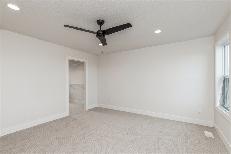 Building Photo - 915 Henryson St