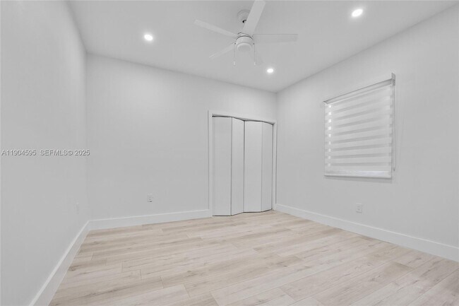 Building Photo - 129 SW 9th Ave