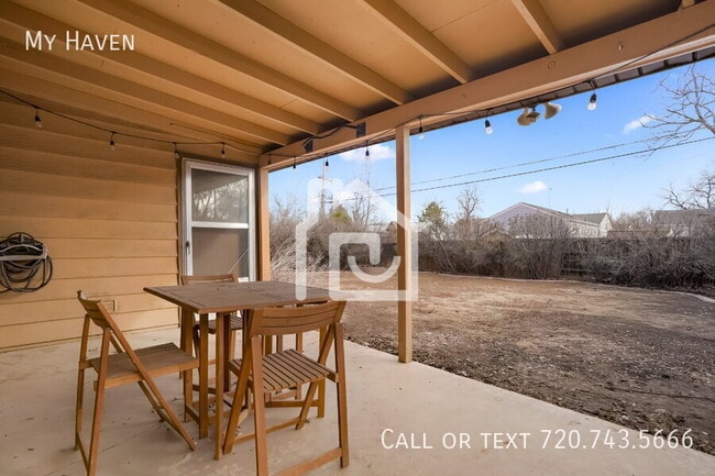 Building Photo - 3032 S Glencoe St