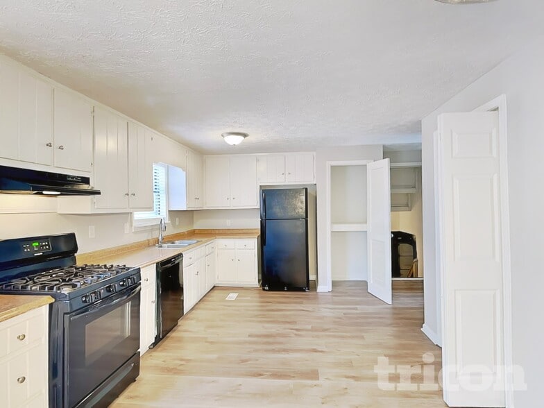 Building Photo - 5577 Mountain Park Way