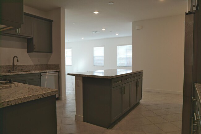 Building Photo - 73593 Travers St
