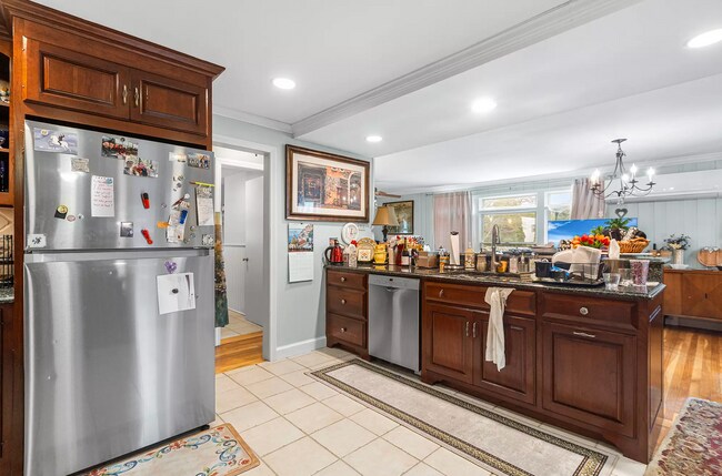 Building Photo - 26 Davenport Ave