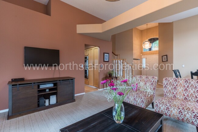 Building Photo - Beautiful Spacious Home in Tigard