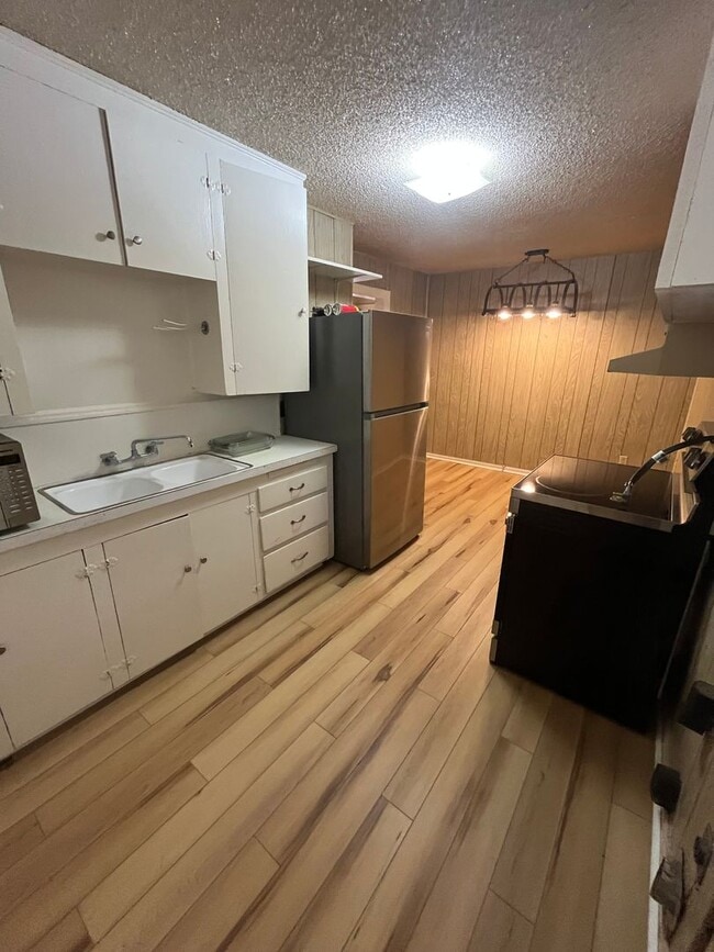 Building Photo - 3158 S 6th St