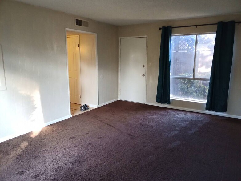 Building Photo - 2209 Cedro Ct