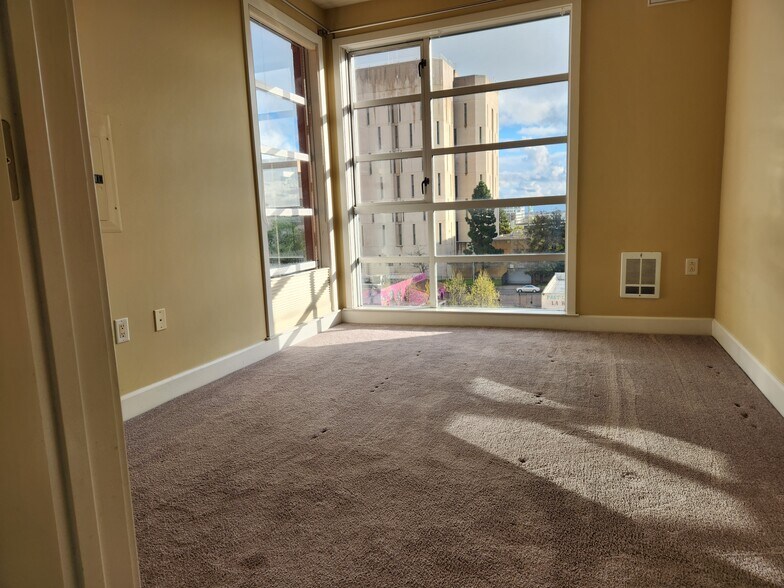 Building Photo - 585 9th St