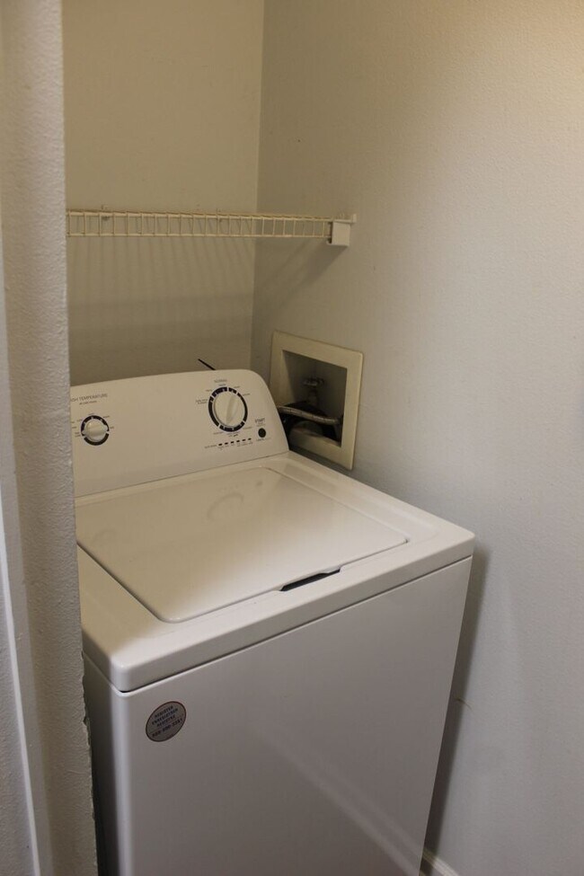 Building Photo - Updated Apartment in Plantation Point