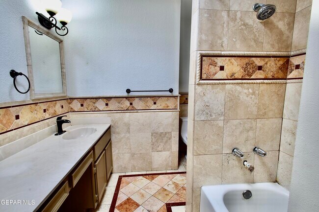 Building Photo - 901 Tepic Dr
