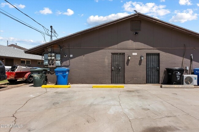 Building Photo - 2343 E Pueblo Ave