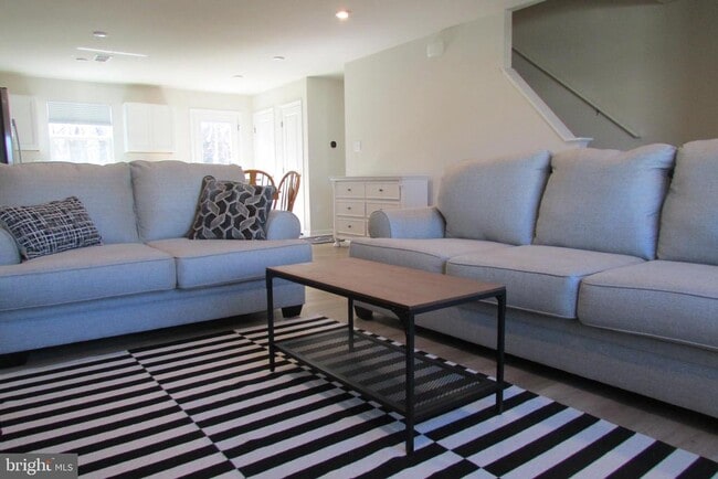 Building Photo - 30155 Creekview Cir