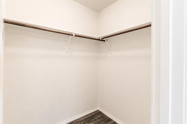 Building Photo - 180 Onyx Lake Dr
